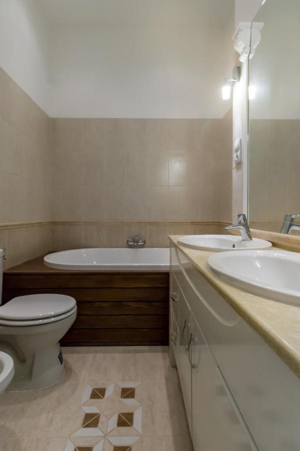 Spacious Riverside Residency - Magnificent View Apartment *